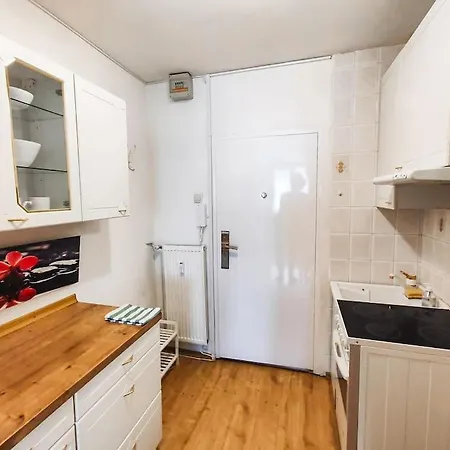 Quiet Near Center アパート