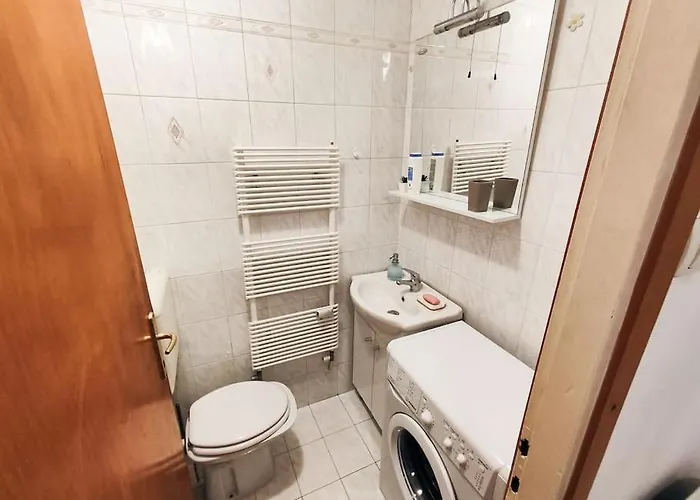 Quiet Near Center アパート *