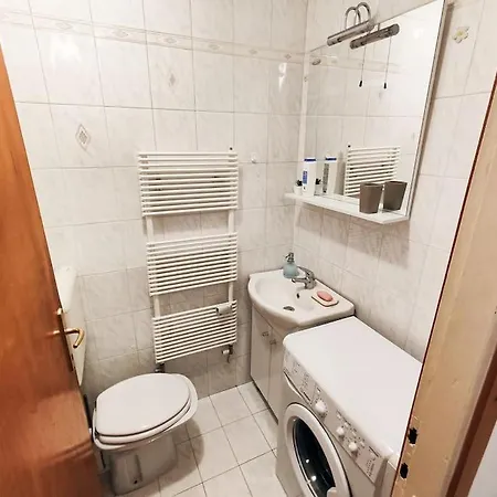 Quiet Near Center Apartment *